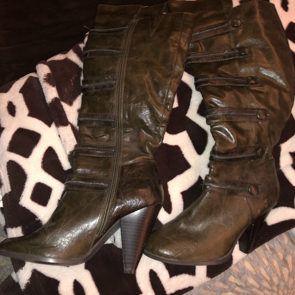 Boots - Picture 2 of 2